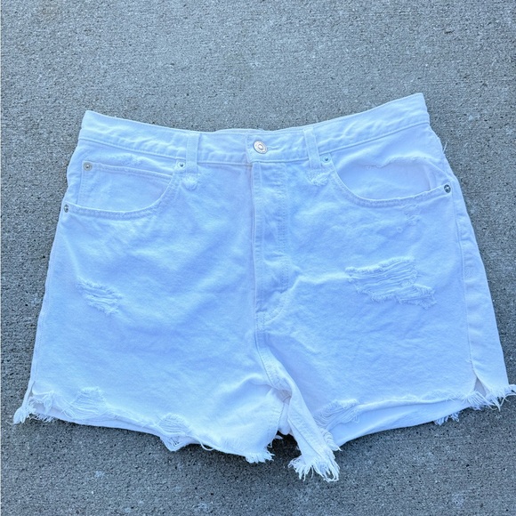 Free People We The Free White Distressed Shorts in White size 31 - Picture 2 of 6